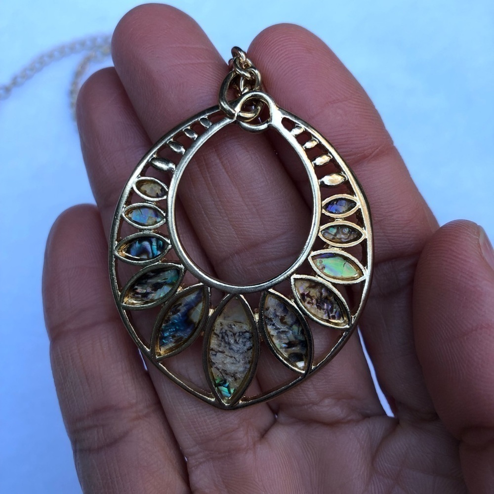 NWOT | Colorful Hollow Retro Pendant & Necklace - Picture 5 of 7